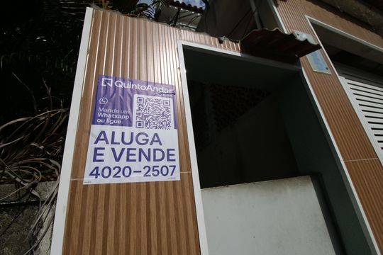 Placa de casa para alugar com 4 quartos, 297m² em Brás de Pina, Rio de Janeiro