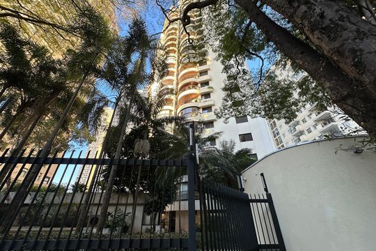 Fachada de apartamento à venda com 3 quartos, 240m² em Alphaville Industrial, Barueri