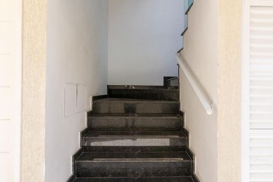 Escada de Acesso de apartamento à venda com 1 quarto, 31m² em Vila Guilhermina, São Paulo