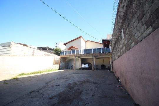 Quintal de casa à venda com 4 quartos, 530m² em Inconfidentes, Contagem