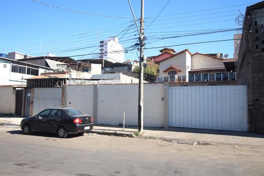 Fachada de casa à venda com 4 quartos, 530m² em Inconfidentes, Contagem