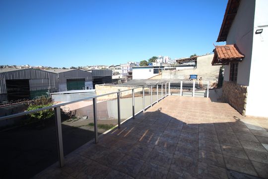 Área gourmet de casa à venda com 4 quartos, 530m² em Inconfidentes, Contagem