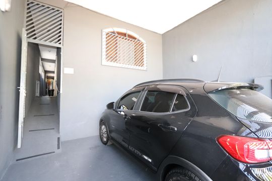 Garagem de casa à venda com 3 quartos, 130m² em Vila Tolstoi, São Paulo
