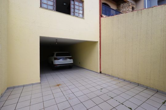 Garagem de casa à venda com 3 quartos, 240m² em Vila Curuçá, Santo André