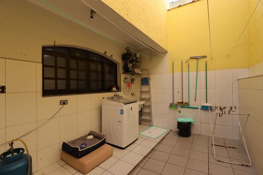 Área de Serviço de casa à venda com 3 quartos, 240m² em Vila Curuçá, Santo André