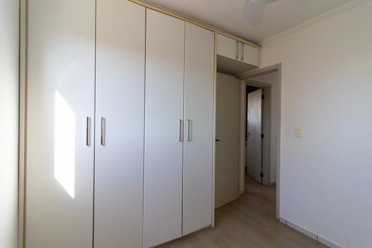 Quarto  de apartamento à venda com 2 quartos, 127m² em Mansões Santo Antônio, Campinas
