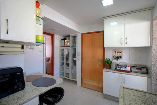Cozinha de apartamento à venda com 4 quartos, 220m² em Serra, Belo Horizonte
