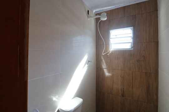 Banheiro de casa para alugar com 1 quarto, 32m² em Estância Velha, Canoas