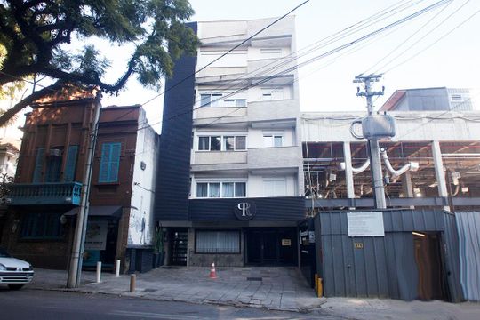 Fachada de apartamento à venda com 2 quartos, 55m² em Floresta, Porto Alegre