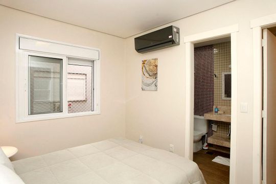 Suíte 1 de apartamento à venda com 2 quartos, 55m² em Floresta, Porto Alegre