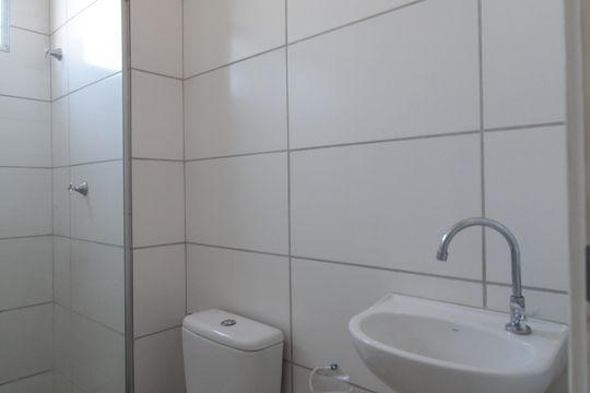 Banheiro de apartamento para alugar com 2 quartos, 50m² em Felixlândia (justinópolis), Ribeirão das Neves