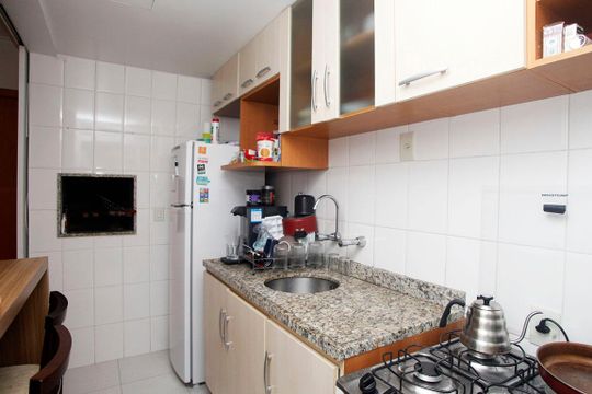 Cozinha e Área de Serviço de apartamento à venda com 2 quartos, 58m² em Bom Fim, Porto Alegre