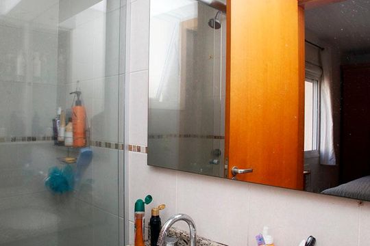 Banheiro da Suíte de apartamento à venda com 2 quartos, 58m² em Bom Fim, Porto Alegre