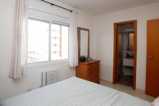 Suíte de apartamento à venda com 2 quartos, 58m² em Bom Fim, Porto Alegre