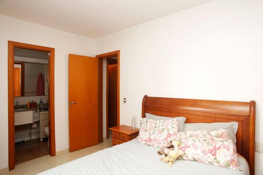 Suíte de apartamento à venda com 2 quartos, 58m² em Bom Fim, Porto Alegre