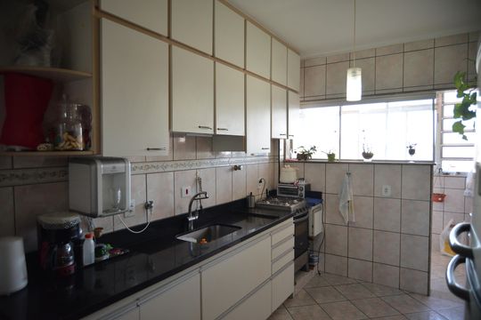 Cozinha de apartamento à venda com 3 quartos, 150m² em Vila Bastos, Santo André