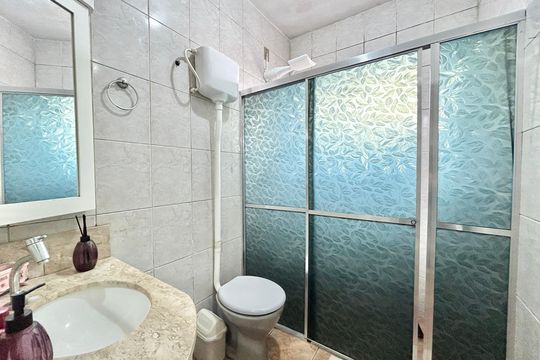 Banheiro de casa à venda com 2 quartos, 100m² em Ouro Branco, Novo Hamburgo