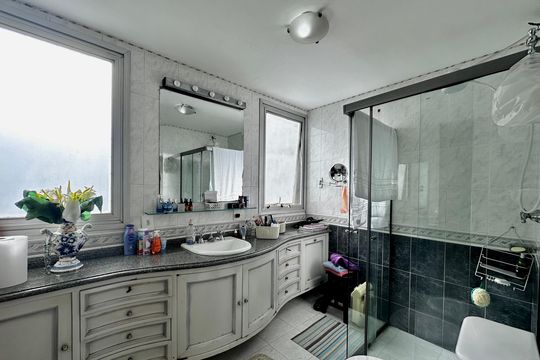 Banheiro da Suíte 1 de apartamento para alugar com 3 quartos, 210m² em Santo Amaro, São Paulo