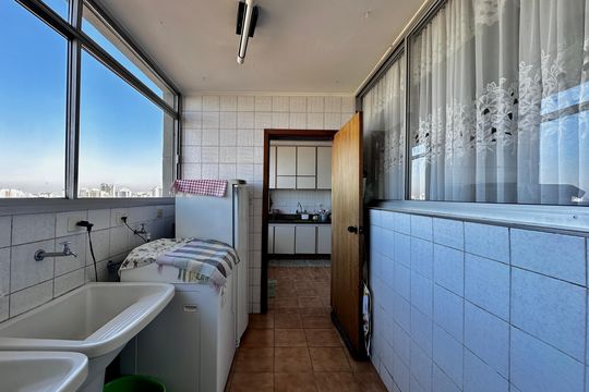 Área de Serviço de apartamento para alugar com 3 quartos, 210m² em Santo Amaro, São Paulo