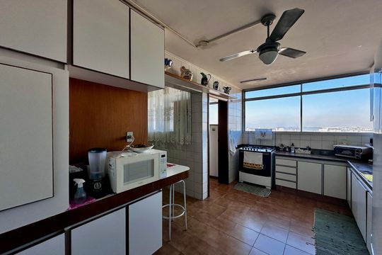 Cozinha de apartamento para alugar com 3 quartos, 210m² em Santo Amaro, São Paulo
