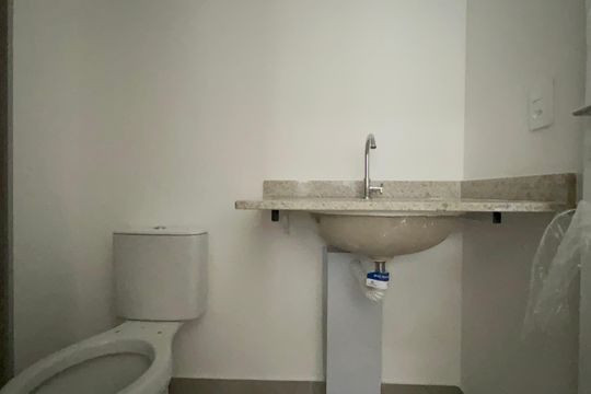 Banheiro da Suíte de kitnet/studio à venda com 1 quarto, 26m² em Pinheiros, São Paulo