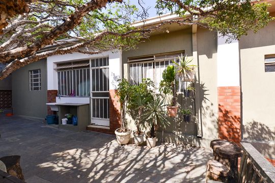 Área de Serviço de casa à venda com 6 quartos, 400m² em Santa Tereza, Belo Horizonte
