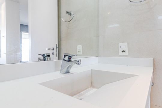 Banheiro de apartamento à venda com 1 quarto, 58m² em Pinheiros, São Paulo