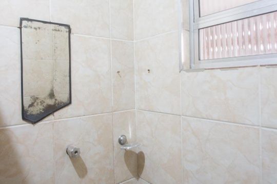 Banheiro de casa à venda com 1 quarto, 290m² em Jardim São Luís, São Paulo