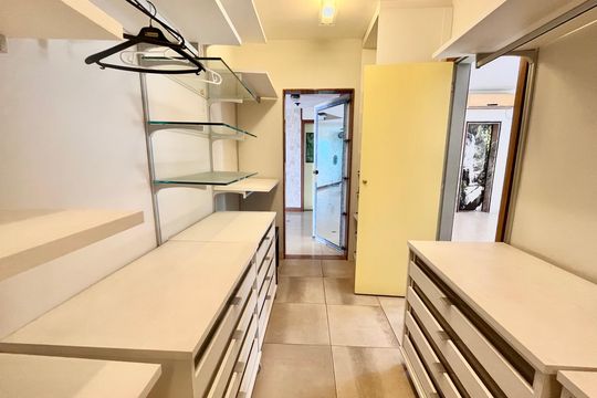 Closet Suíte 4 de apartamento à venda com 4 quartos, 425m² em Copacabana, Rio de Janeiro