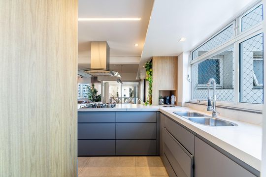 Cozinha de apartamento à venda com 3 quartos, 121m² em Petrópolis, Porto Alegre