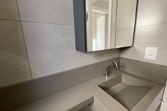 Banheiro de apartamento para alugar com 2 quartos, 55m² em Parque Frondoso, Cotia