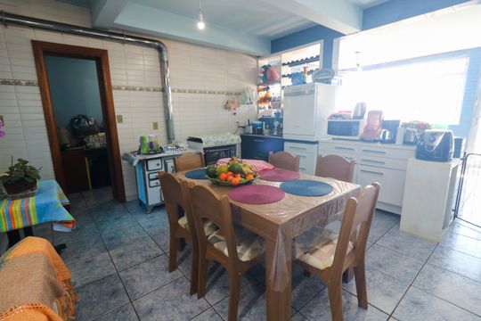 Cozinha de casa para alugar com 3 quartos, 390m² em Partenon, Porto Alegre