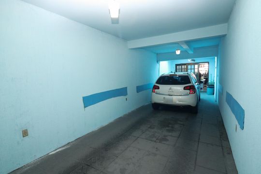 Garagem de casa para alugar com 3 quartos, 390m² em Partenon, Porto Alegre