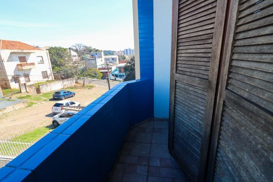 Sacada do Quarto 1 de casa para alugar com 3 quartos, 390m² em Partenon, Porto Alegre