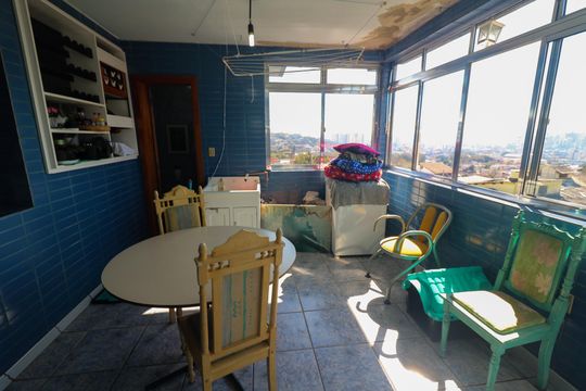 Área de Serviço de casa para alugar com 3 quartos, 390m² em Partenon, Porto Alegre