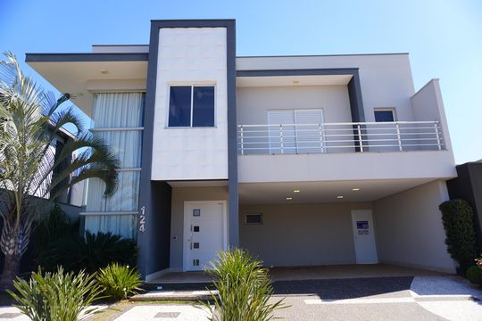 Fachada de casa de condomínio para alugar com 4 quartos, 330m² em Riviera Tamborlim, Americana