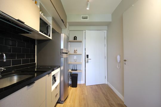 Cozinha de kitnet/studio à venda com 1 quarto, 21m² em Indianópolis, São Paulo
