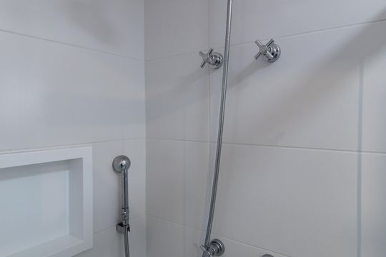 Banheiro de kitnet/studio à venda com 1 quarto, 21m² em Indianópolis, São Paulo