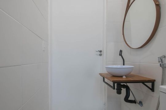 Banheiro de kitnet/studio para alugar com 1 quarto, 12m² em Vila Gertrudes, São Paulo