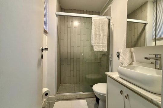 Banheiro da Suíte de apartamento para alugar com 3 quartos, 150m² em Copacabana, Rio de Janeiro