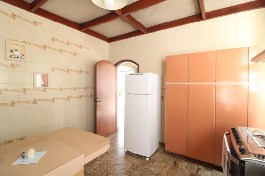 Cozinha de casa para alugar com 5 quartos, 570m² em Interlagos, São Paulo