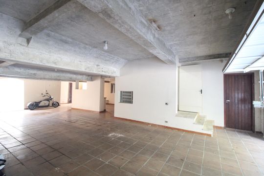 Garagem de casa para alugar com 5 quartos, 570m² em Interlagos, São Paulo