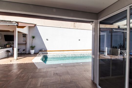 Vista da Sala de casa de condomínio à venda com 4 quartos, 500m² em Residencial Nove (alphaville), Santana de Parnaíba