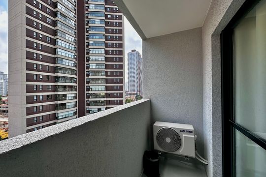 Sacada de kitnet/studio para alugar com 0 quarto, 26m² em Jardim das Acacias, São Paulo