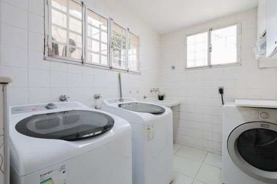 Área de serviço de casa à venda com 4 quartos, 360m² em Vila Pauliceia, São Paulo
