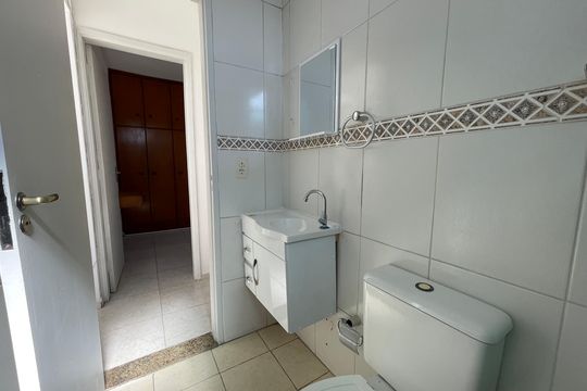 Banheiro de apartamento para alugar com 2 quartos, 52m² em Vila Butantã, São Paulo