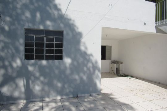 Área externa de casa à venda com 2 quartos, 249m² em Padroeira, Osasco