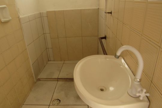 Banheiro de casa à venda com 2 quartos, 249m² em Padroeira, Osasco