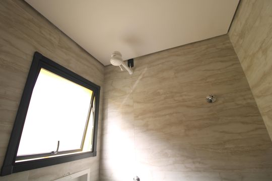 Banheiro de kitnet/studio para alugar com 1 quarto, 23m² em Socorro, São Paulo