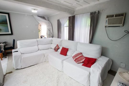 Sala de Estar de casa de condomínio à venda com 3 quartos, 380m² em Taquara, Rio de Janeiro